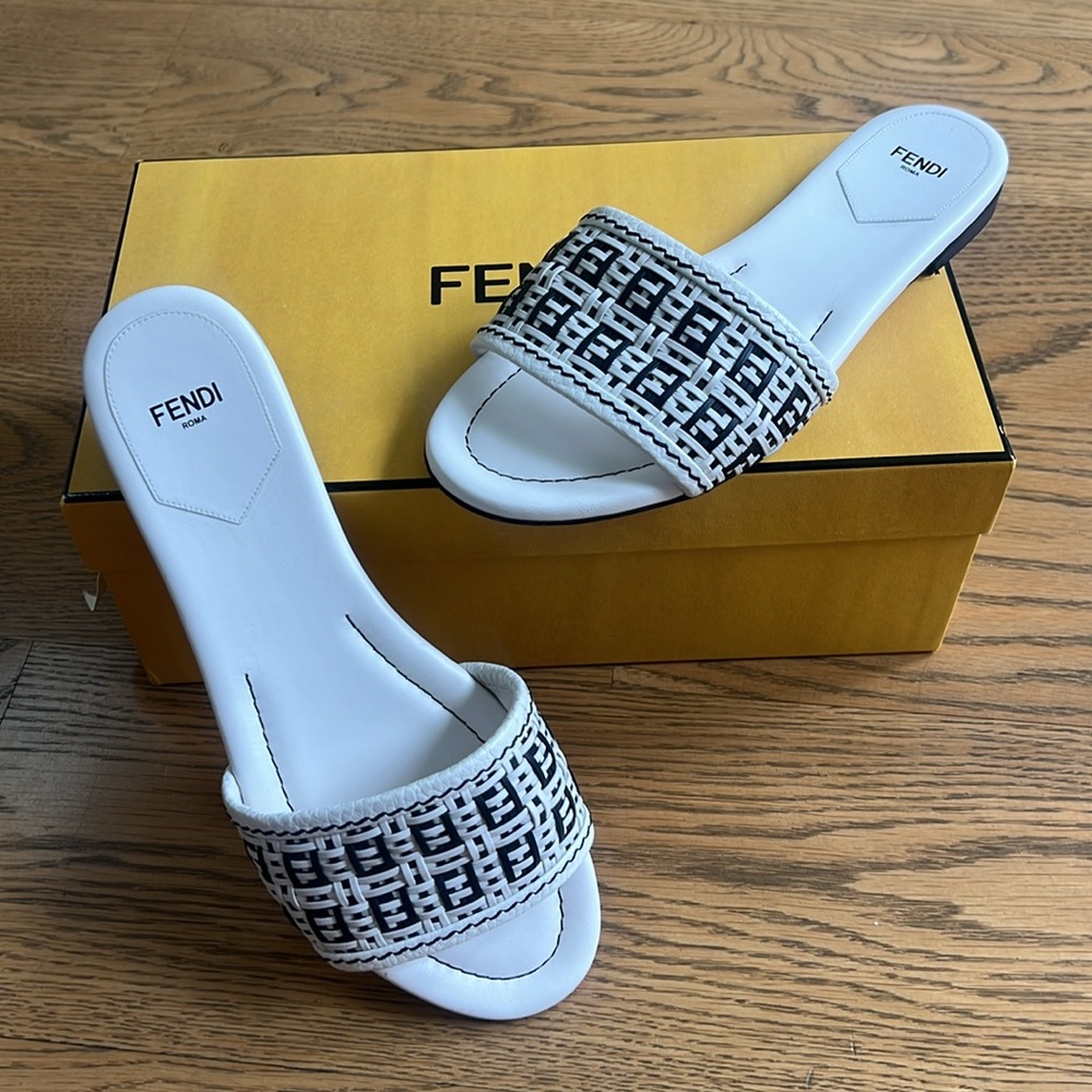 Fendi white & black woven leather slides sandals 39 with box & dustbags